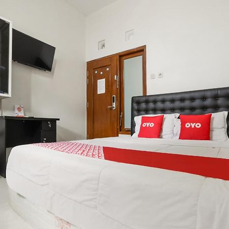 Surakarta  Super Oyo 3838 Tamansari Guest House מראה חיצוני תמונה