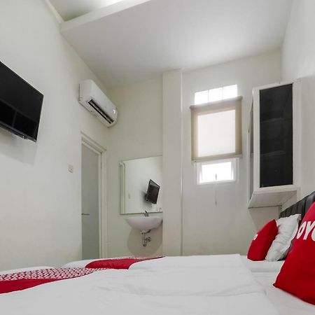 Surakarta  Super Oyo 3838 Tamansari Guest House מראה חיצוני תמונה