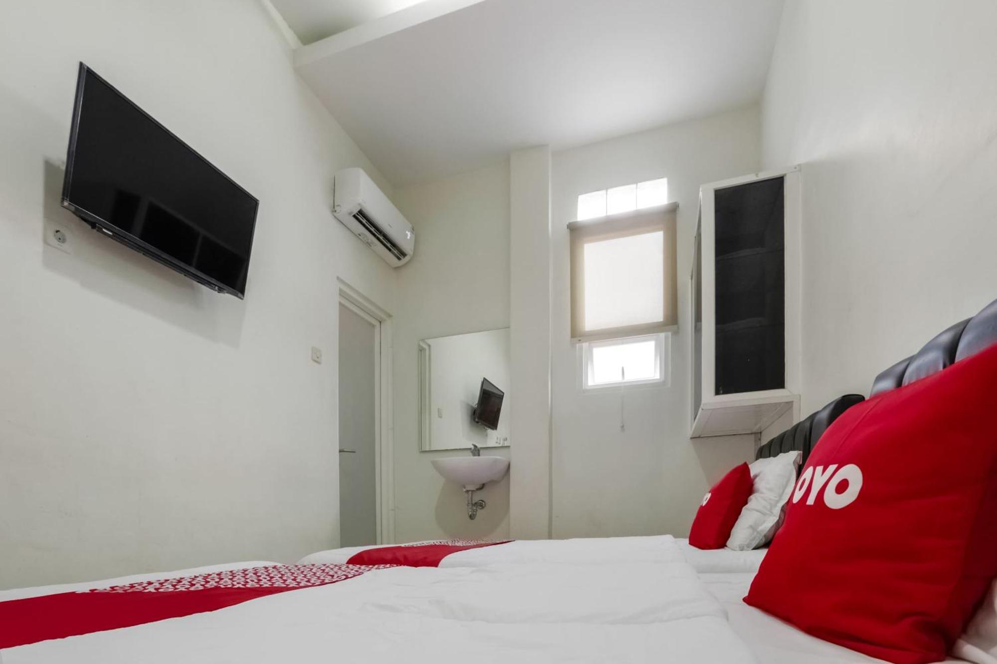 Surakarta  Super Oyo 3838 Tamansari Guest House מראה חיצוני תמונה