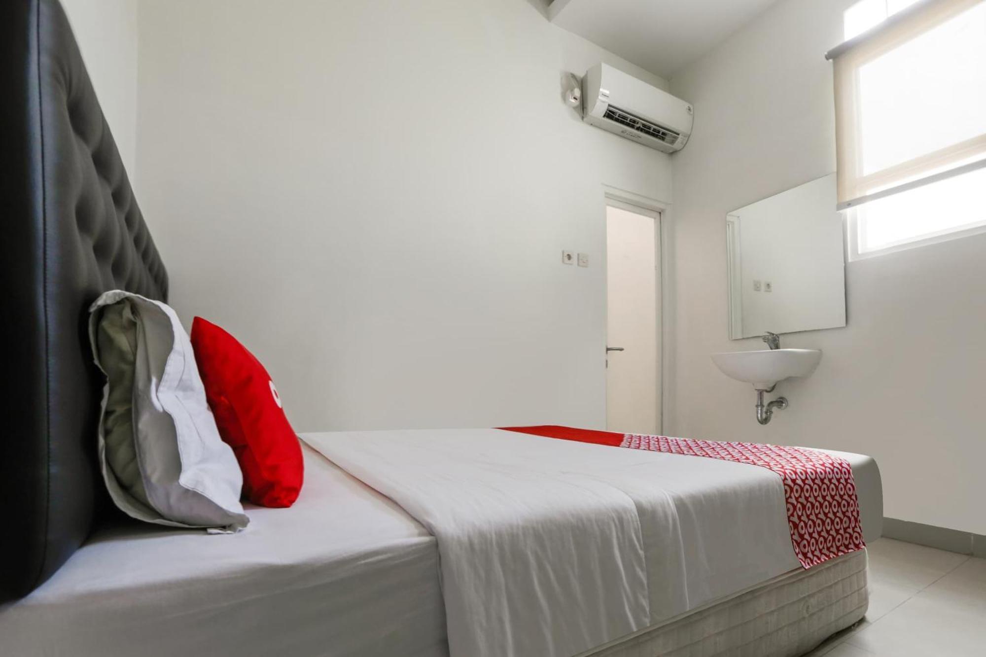 Surakarta  Super Oyo 3838 Tamansari Guest House מראה חיצוני תמונה