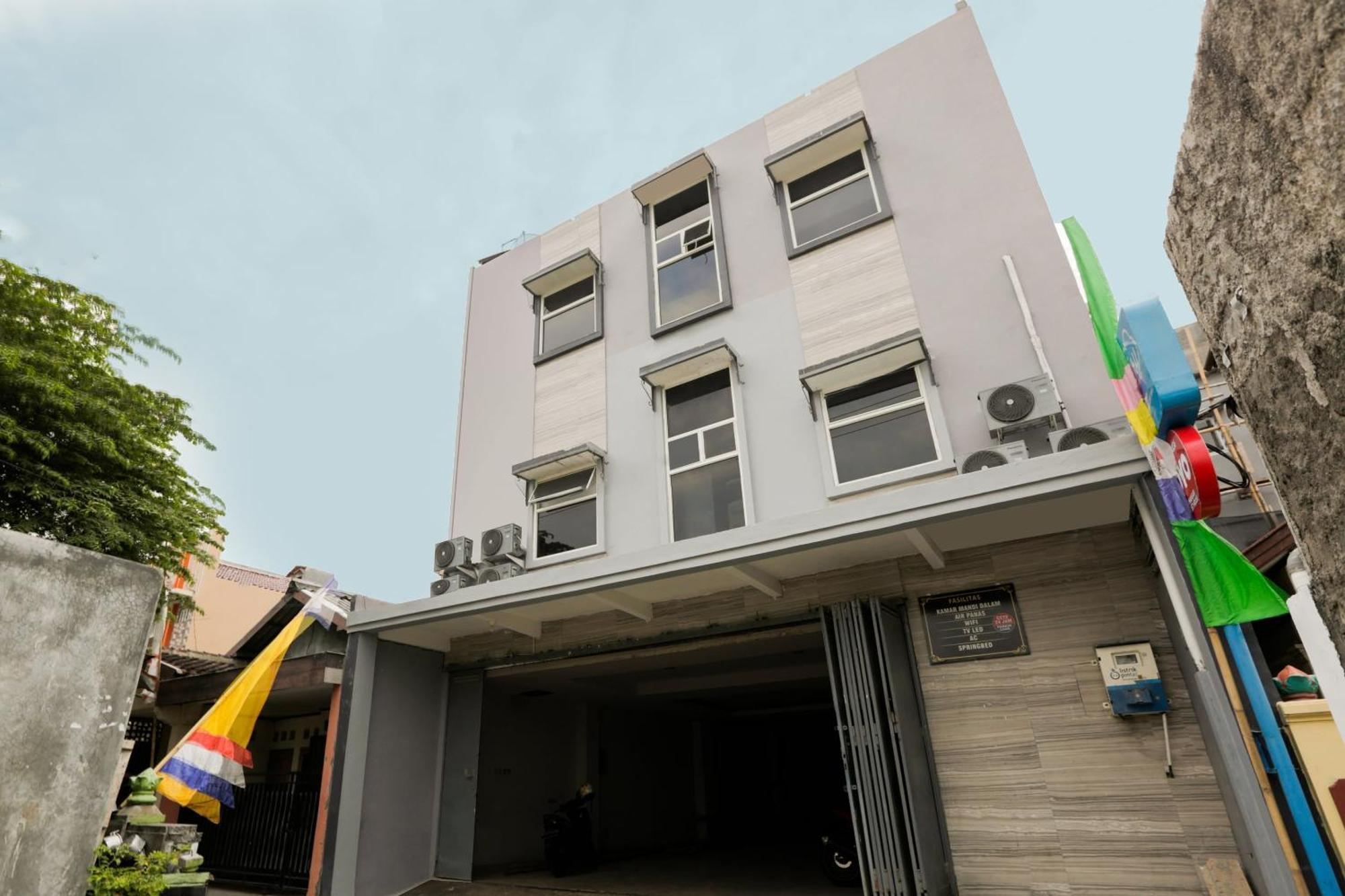 Surakarta  Super Oyo 3838 Tamansari Guest House מראה חיצוני תמונה